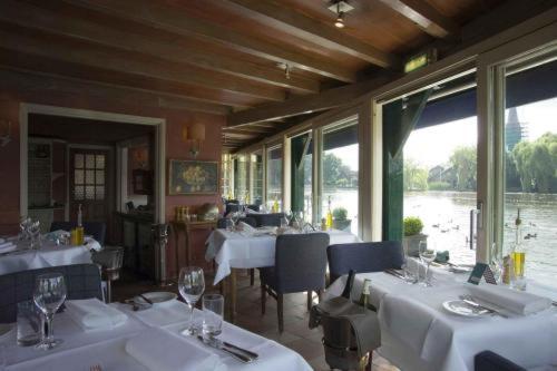 Hotel Restaurant 'T Jagershuis Ouderkerk aan de Amstel Restoran gambar